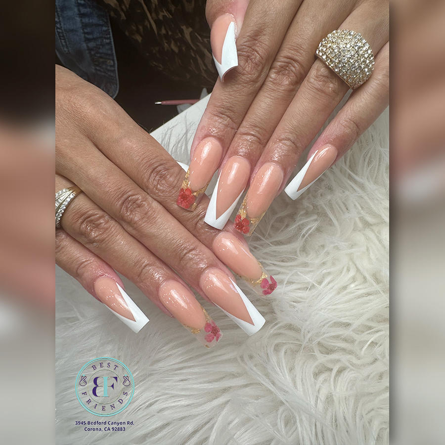 Minimalist nail design